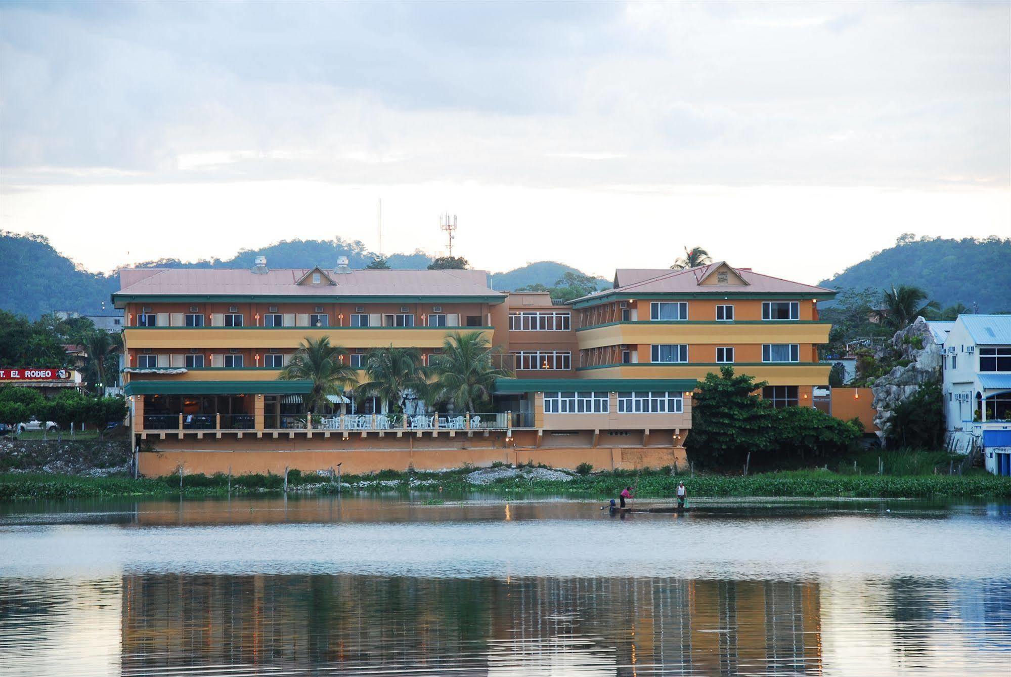 Peten Esplendido Flores Exterior foto